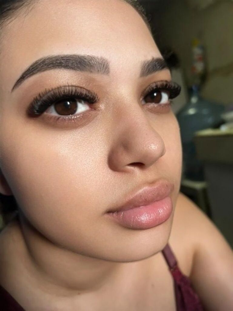 Imagem do serviço de CÍLIOS PREENCHIDO