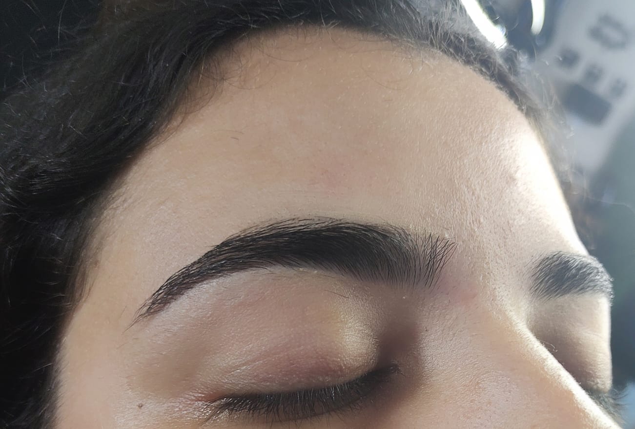 Designer de sobrancelhas