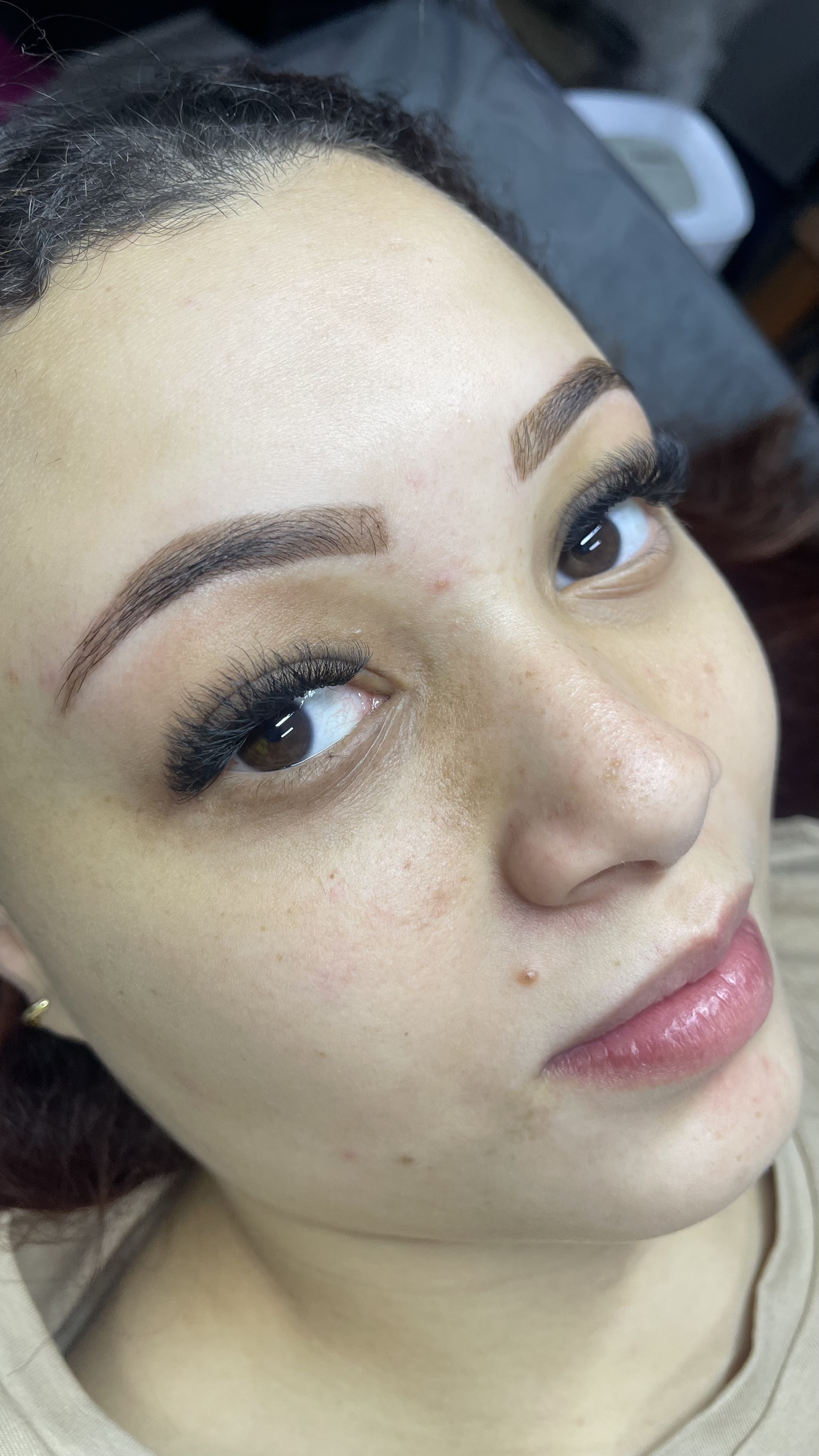 Design de Sobrancelha com Henna